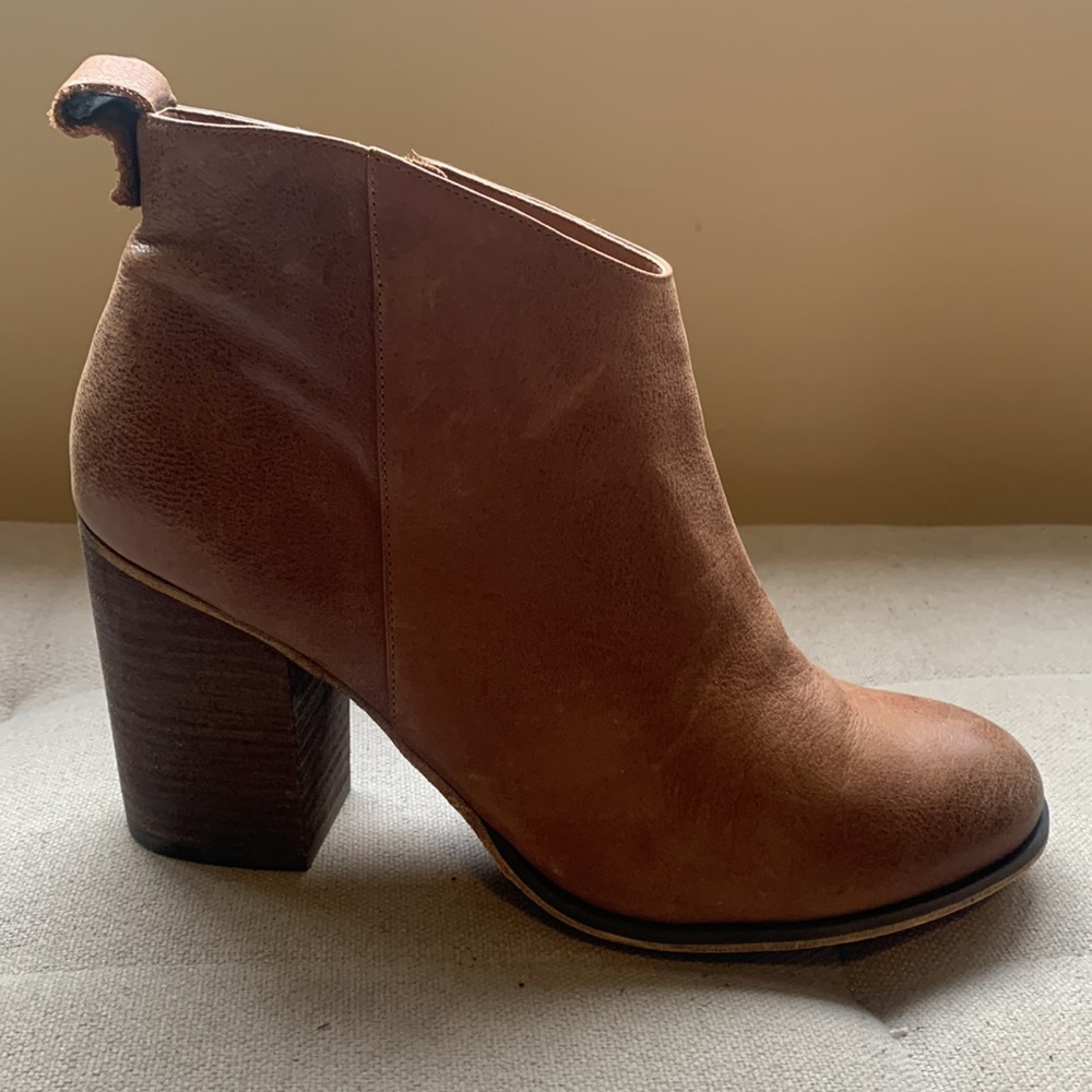 B.P. Women's Brown Block Heel Leather Bootie Size 9.5 - Picture 5 of 15